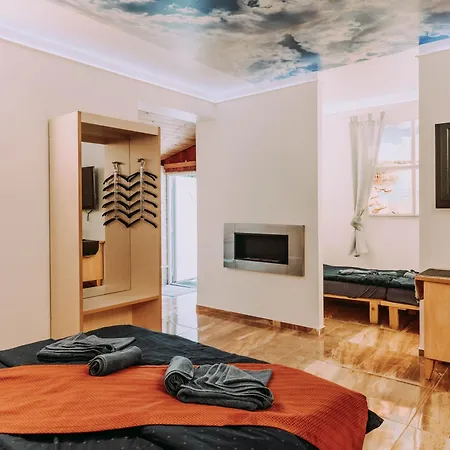 8 -as Apartment *