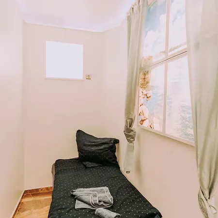 Apartment 8 -as *