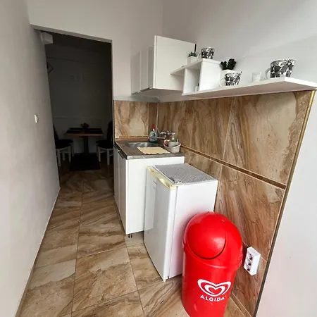 8 -as Apartment