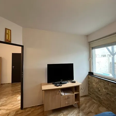 8 -as * Balatonfenyves