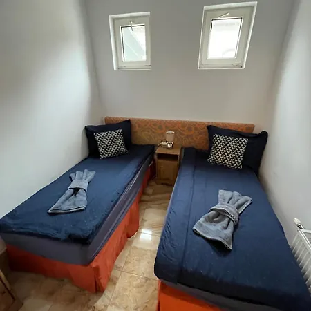 8 -as Apartament *